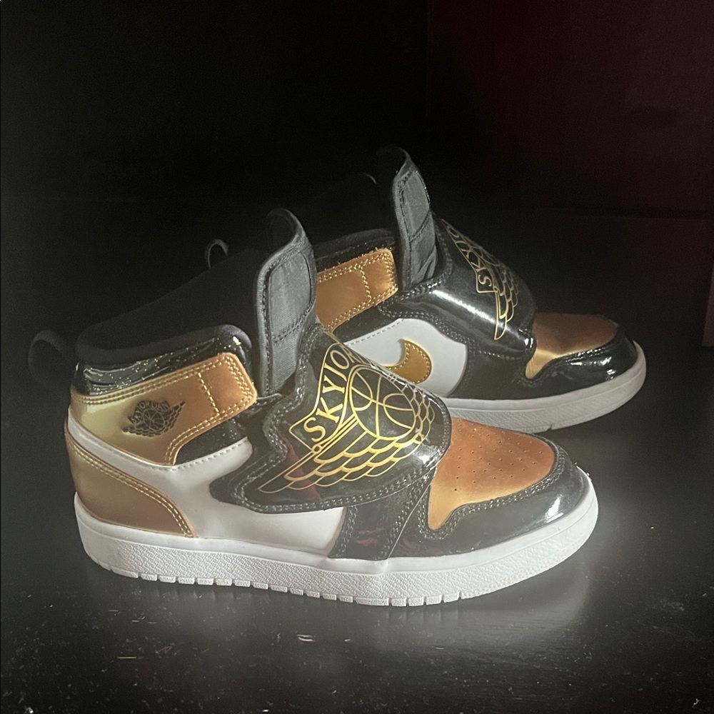 Jordan Kids Black and Gold Winged Sneakers